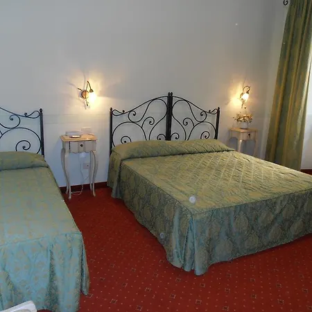 Hotel Garni Bartabel Gargnano Chambre photo