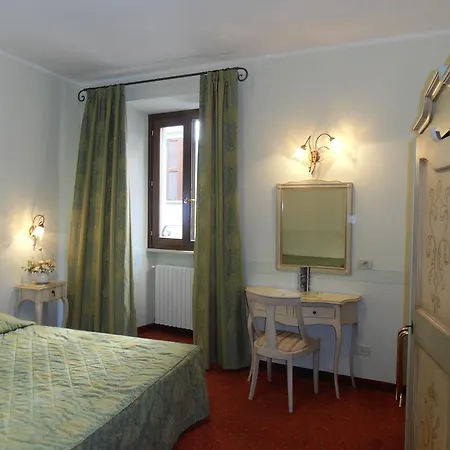 Hotel Garni Bartabel Gargnano Chambre photo