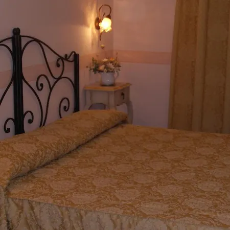 Hotel Garni Bartabel Gargnano Chambre photo