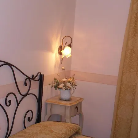 Hotel Garni Bartabel Gargnano Chambre photo