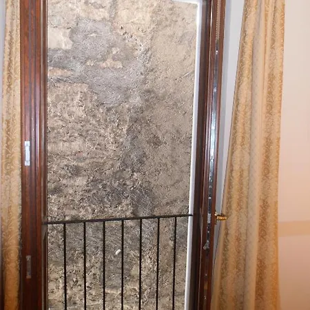 Hotel Garni Bartabel Gargnano Chambre photo