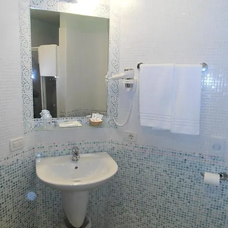 Hotel Garni Bartabel Gargnano Chambre photo